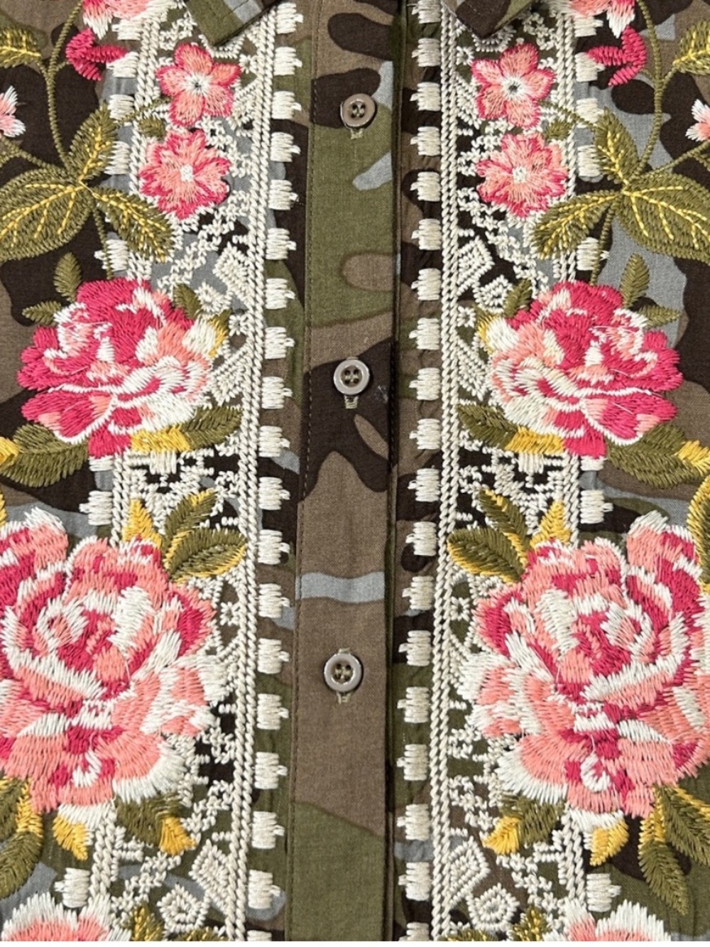 ANDREE BY UNIT Sz L Camo Shirt with Floral Accents - Picture 7 of 10